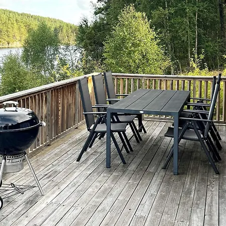 6 Person In Hornnes-by Traum *